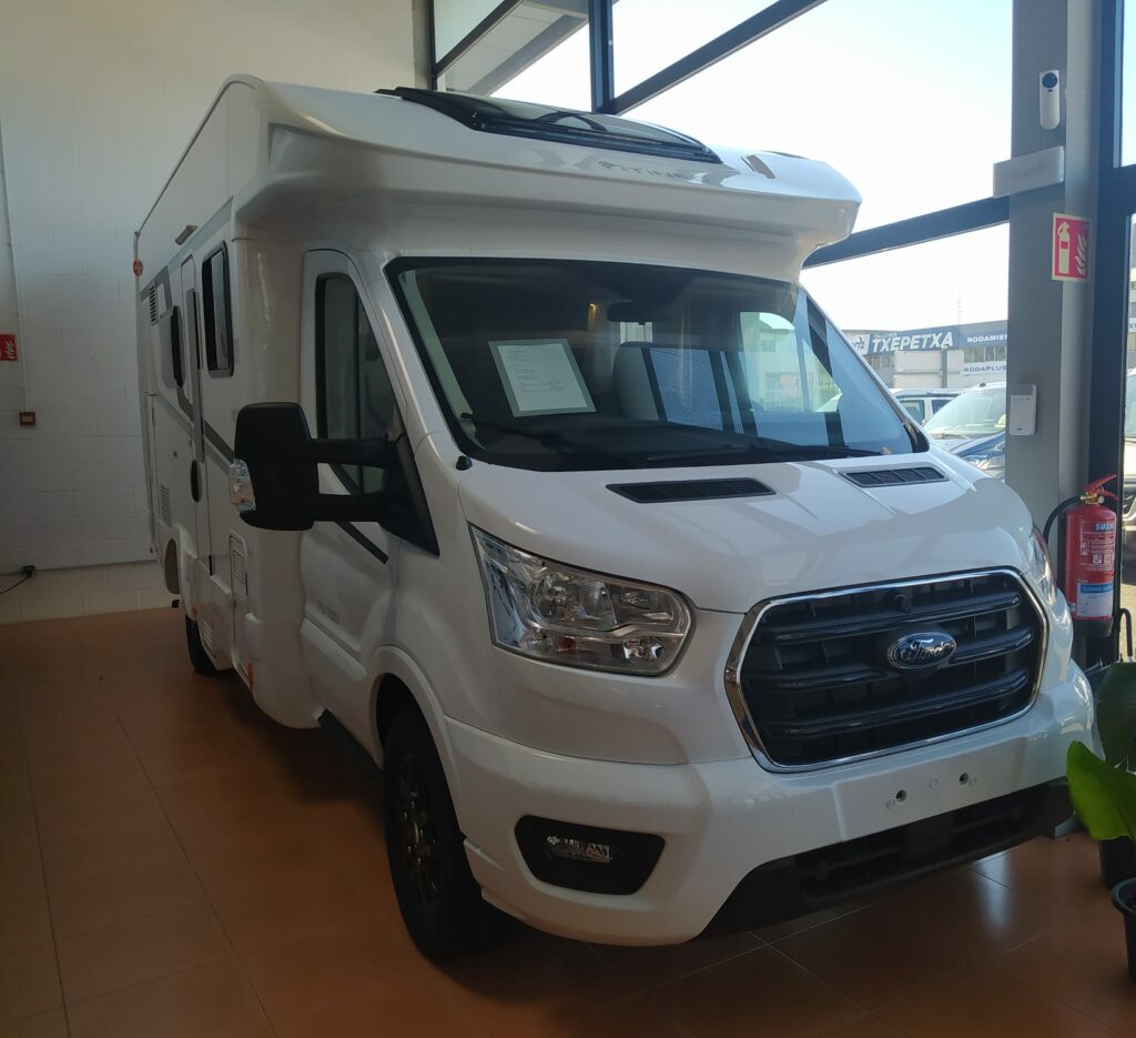 Autocaravana ITINEO PS700 2024 vista delantera lado derecho