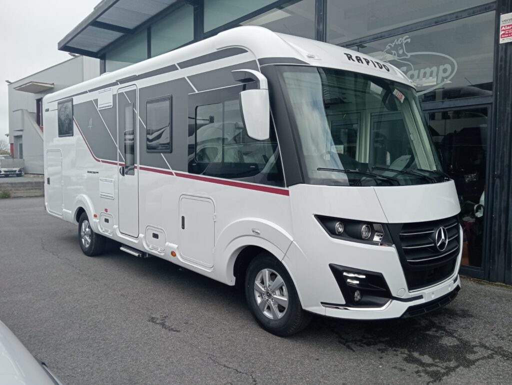 Autocaravana Rapido I96M 2025 Mercedes Automática serie Distinction con cama isla XXL y chasis AL-KO vista exterior lado derecho