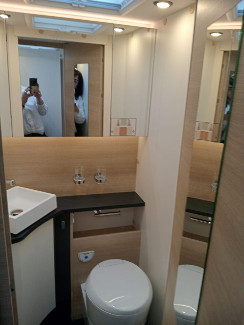 RAPIDO C86I – 2025 -CAMA ISLA – FACE TO FACE