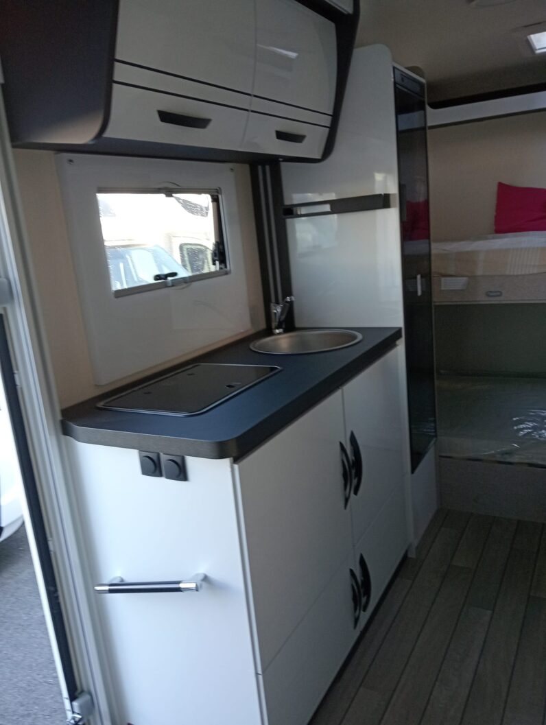 MC LOUIS GLAMYS 320 – 6 PLAZAS – 2025 (CAPUCHINA LITERAS)