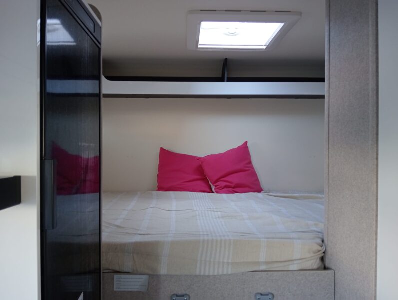 MC LOUIS GLAMYS 320 – 6 PLAZAS – 2025 (CAPUCHINA LITERAS)