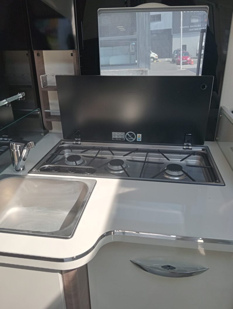 McLouis Nevis 881 Serie 800 – 2025 (NUEVA) | 180 CV Automático | Integral, Cama isla, Face to face