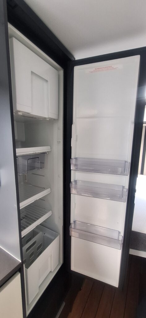 Frigorifico de gran capacidad, con un cajón de congelador