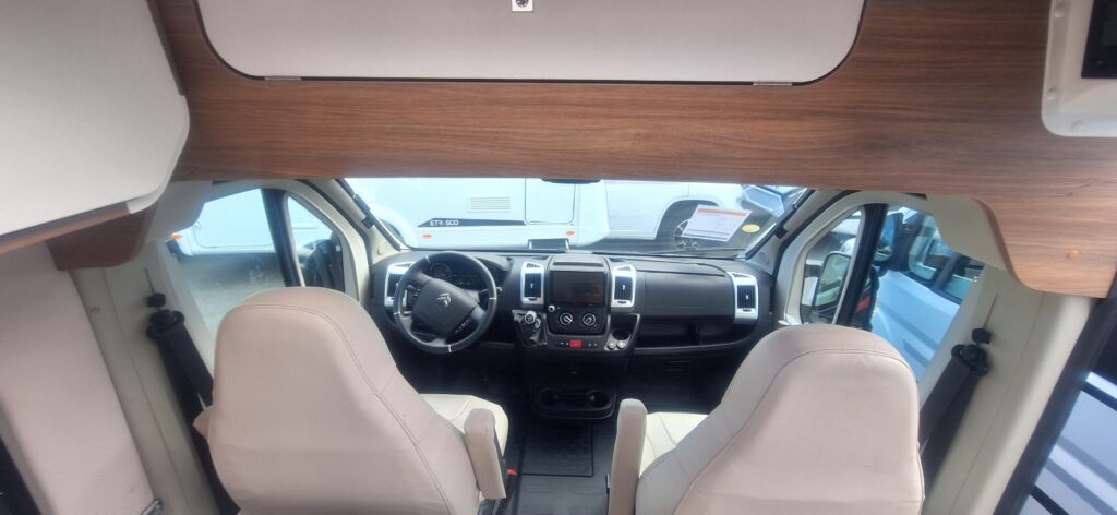 Camper VO Piloter V63 frigorifico