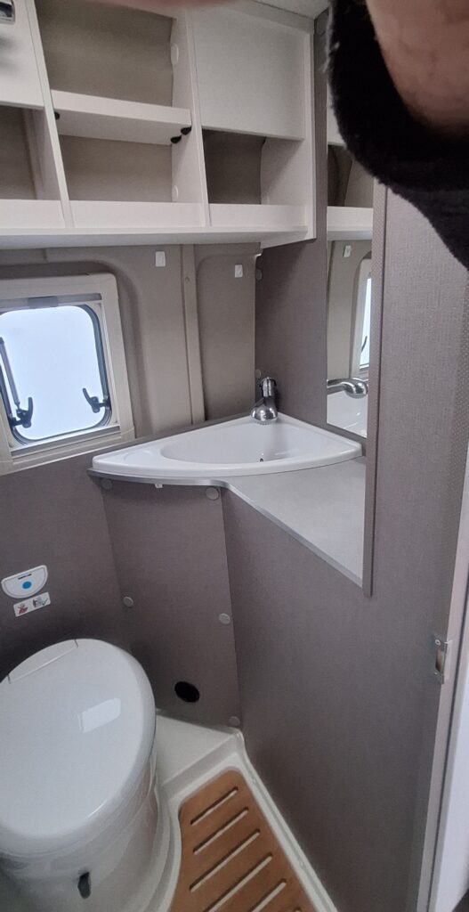 Camper VO aseo y lavabo