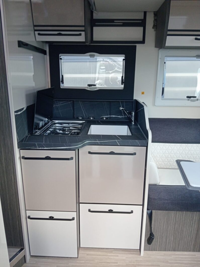 MC Louis MC4 881- Autocaravana Perfilada 2026 – Isla – Face to Face