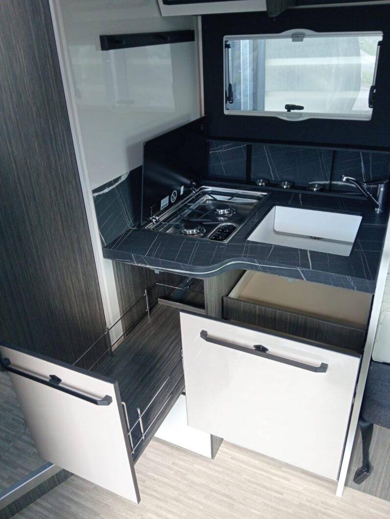 MC Louis MC4 881- Autocaravana Perfilada 2026 – Isla – Face to Face