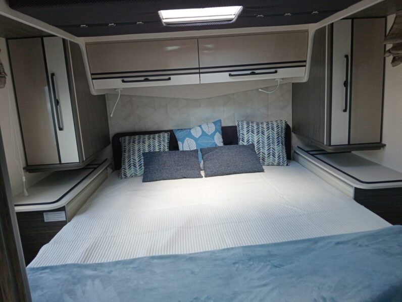 MC Louis MC4 881- Autocaravana Perfilada 2026 – Isla – Face to Face