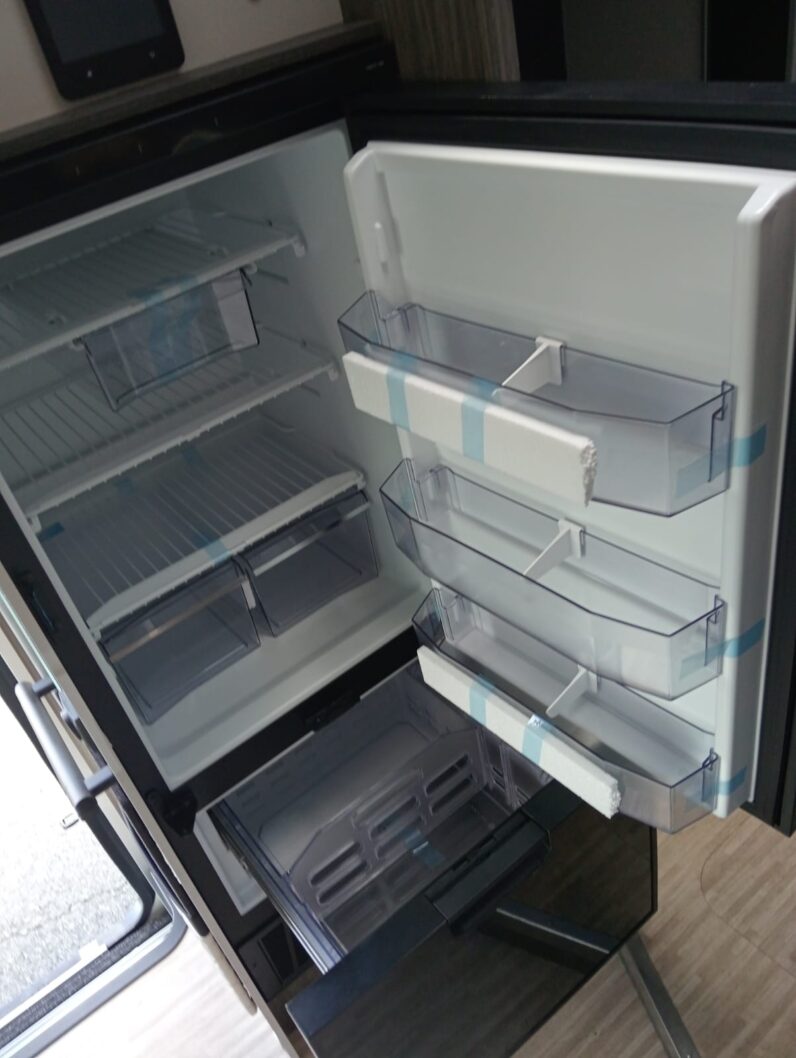 MC Louis MC4 881- Autocaravana Perfilada 2026 – Isla – Face to Face