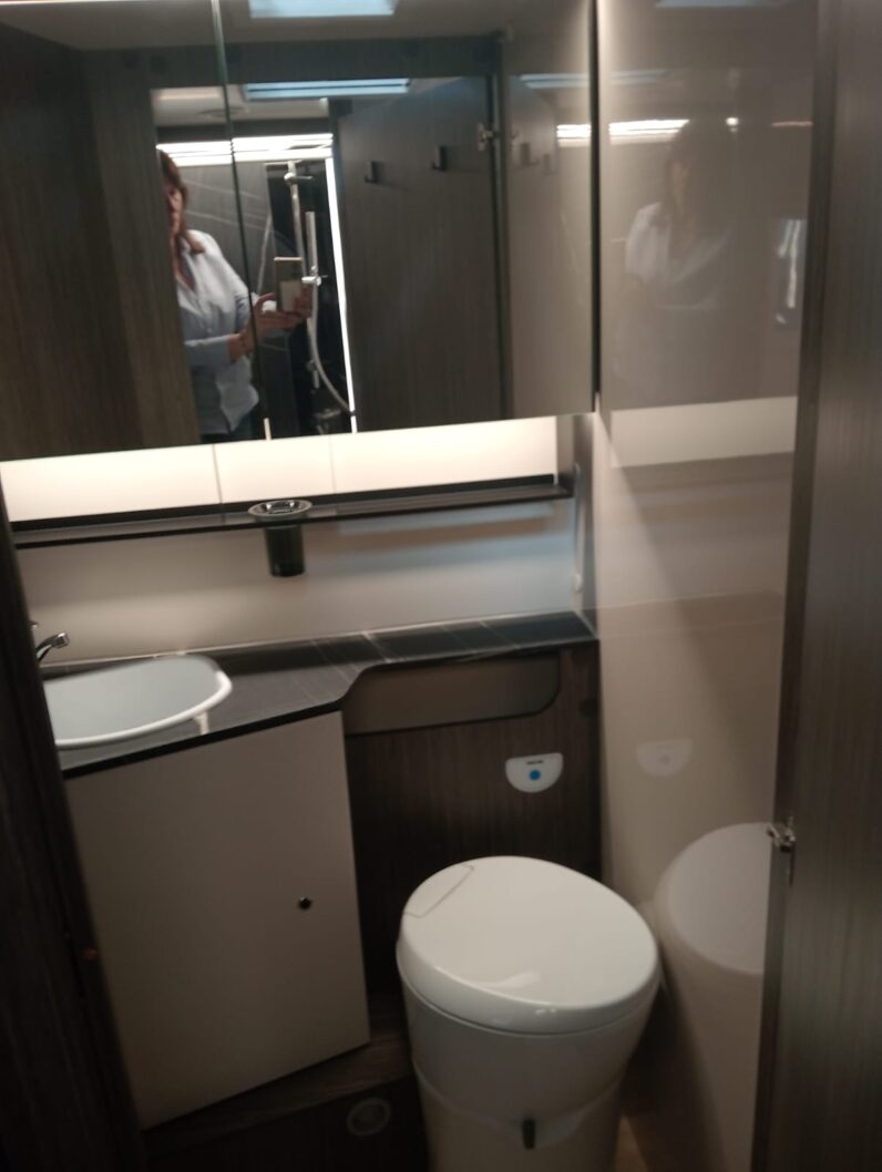 Mc Louis Nevis 881-2026-Cama Isla-Salon Face to Face