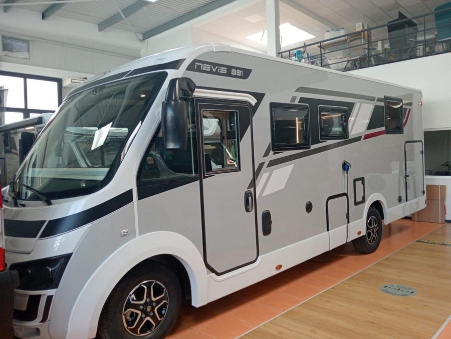 McLouis Nevis 881: autocaravana integral